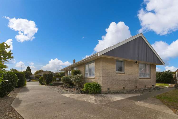 29 Avro Crescent Hornby_23