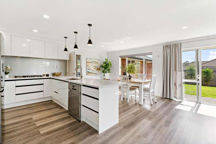 8 Belcoo Crescent East Tamaki_9