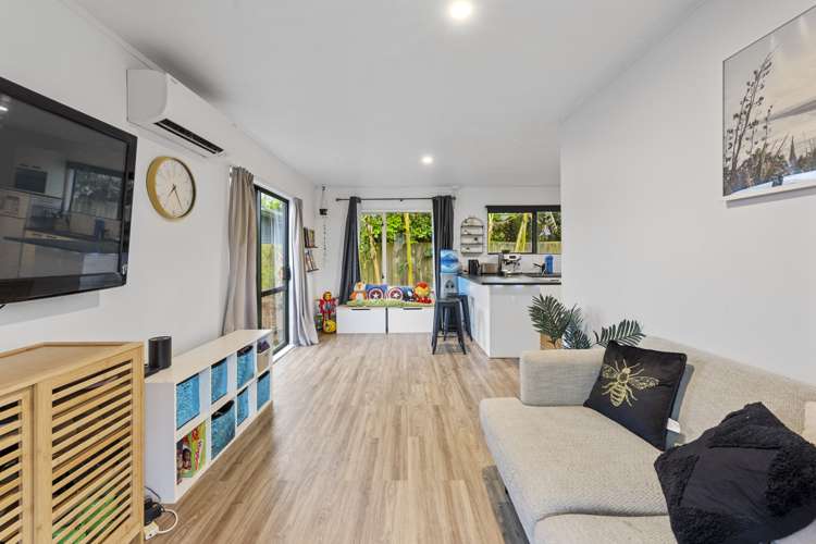 17 Muir Avenue Mangere Bridge_17