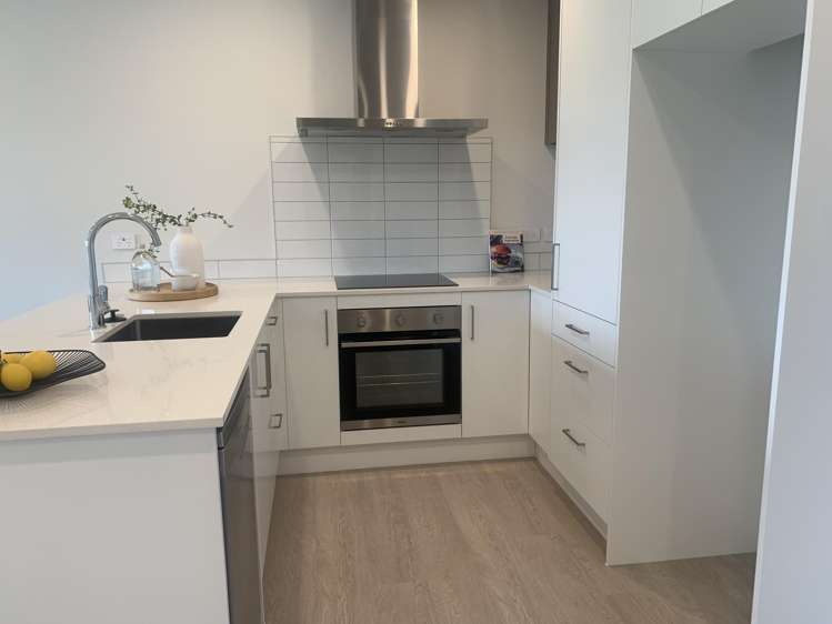 2/18 PARAONE CRESCENT "WAIATA SHORES" Takanini_7