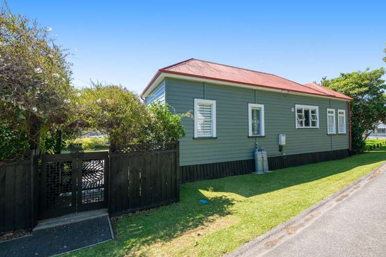 1 Green Lane Helensville_37