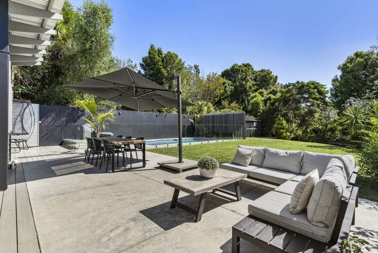 890 Beach Road Waiake_13