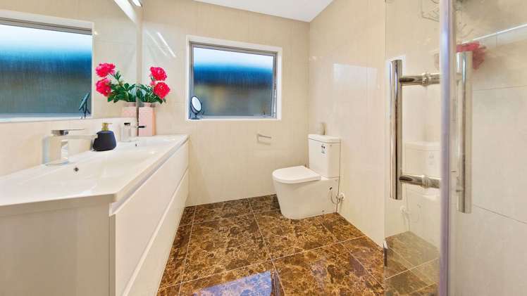 18 Moville Drive Flat Bush_9