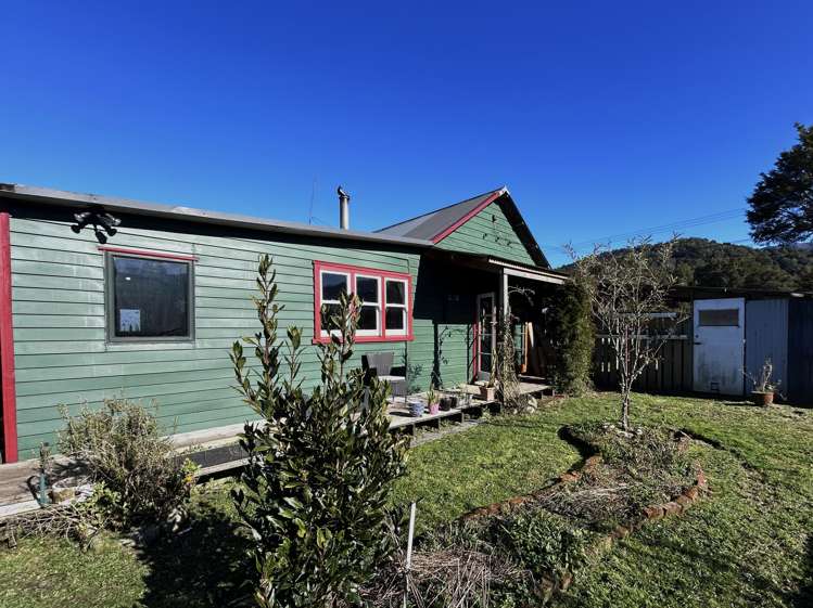 108 Main Road Blackball_15