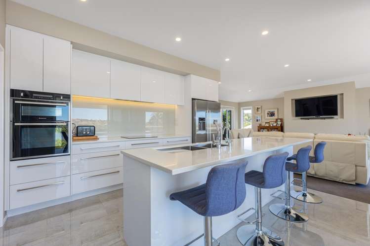 18 Pleasant Way Matakatia_3