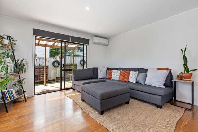 2/10 Jarrah Place Massey_3