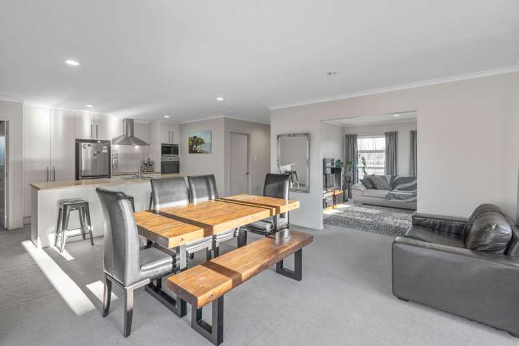 39 Faringdon Boulevard Rolleston_7