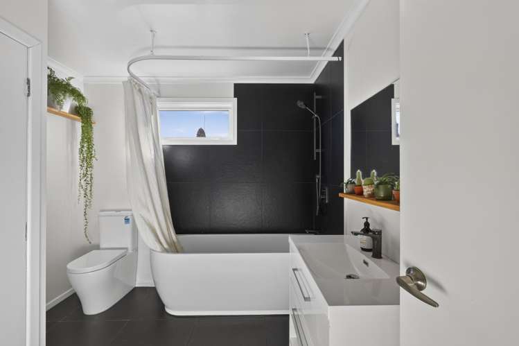 8 Konini Street Inglewood_16