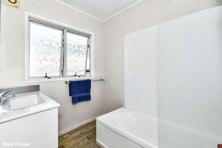 426 & 426A Roscommon Road Manurewa_14