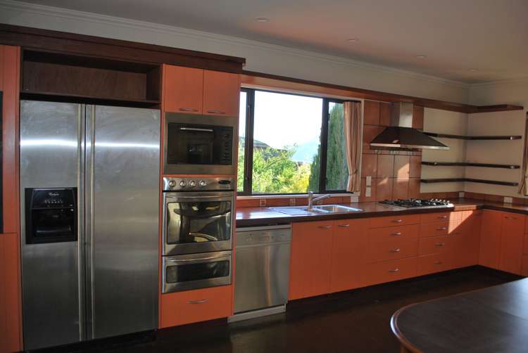 7 Lochy Road Fernhill/Sunshine Bay_5