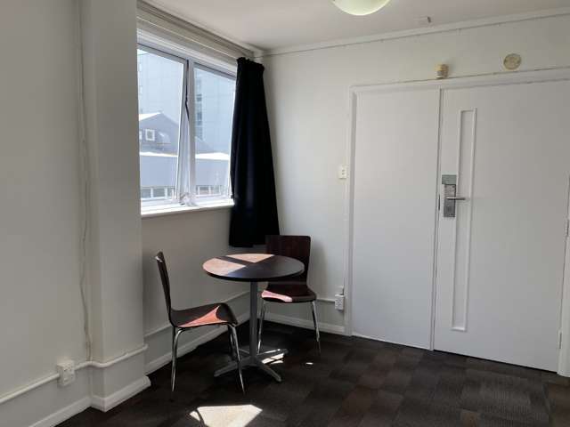 Room 2A/35 Vivian Street 2185_3