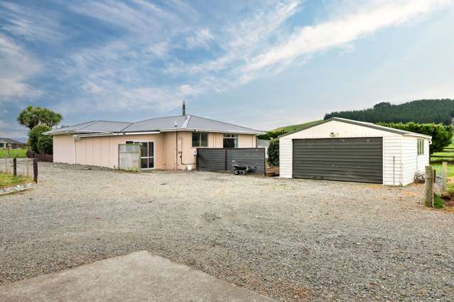 Country Living with Space, Views & Shedding Galore