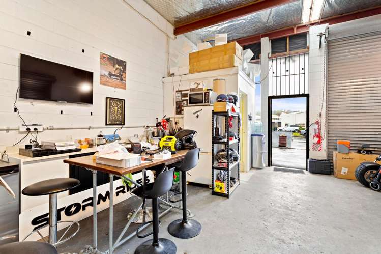 B/8 Southgate Place Henderson North_3