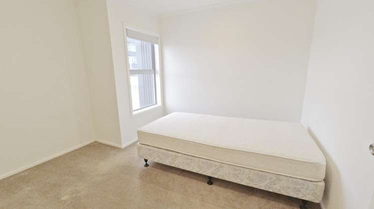 8/7 Vialou Street Hamilton Central_5