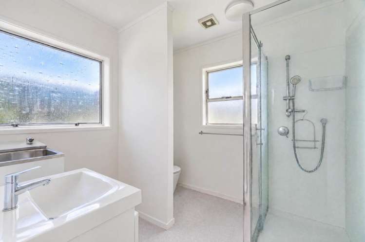 70 Haycock Avenue Mt Roskill_4
