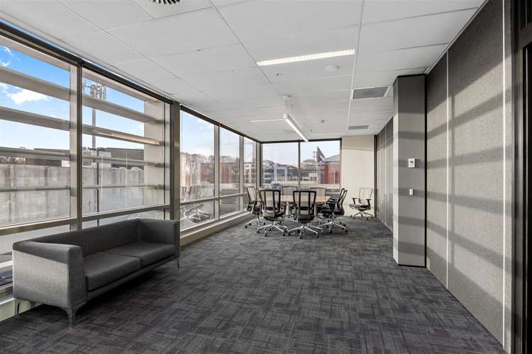 351 Lincoln Road Addington_8