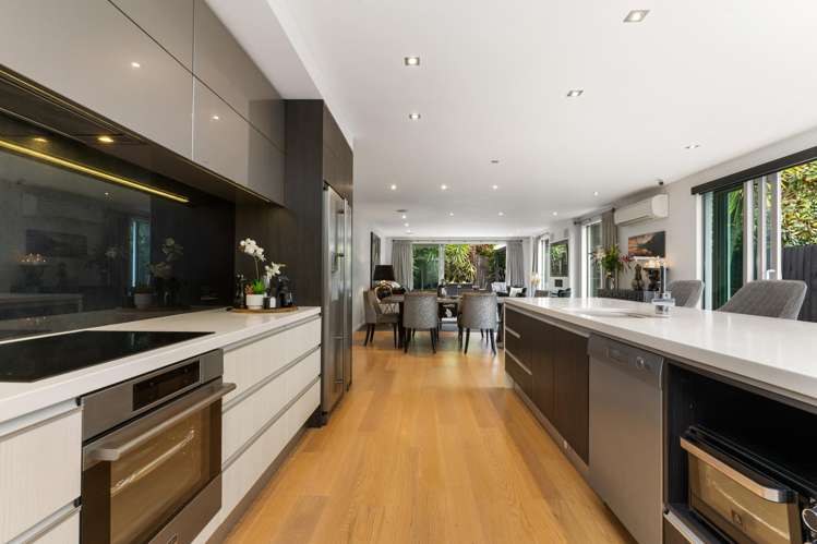 19 Devonport Lane Merivale_4