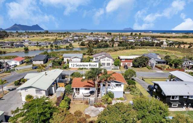 WAKE UP TO BREATHTAKING VIEWS OF BREAM BAY