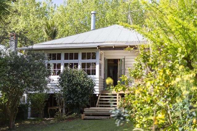 Couple who bought Grey Lynn villa for $21,000 now selling it for nearly 100 times as much