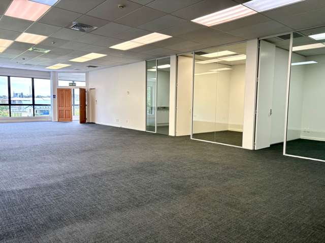 BEAUTIFUL 165M² LEVEL 1 OFFICE
