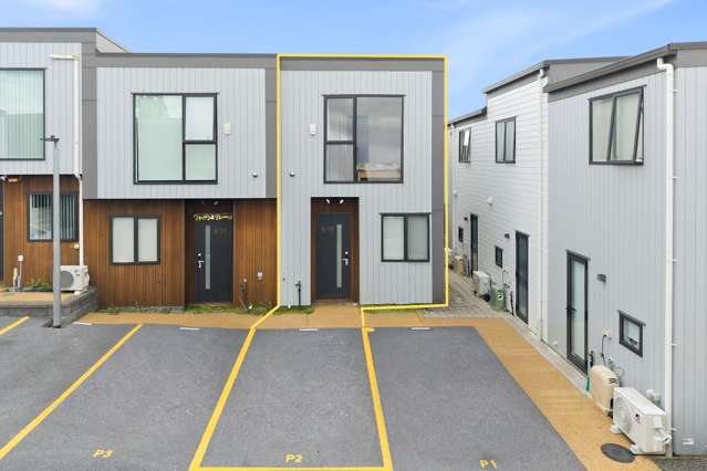 Corner Home, Prime New Lynn