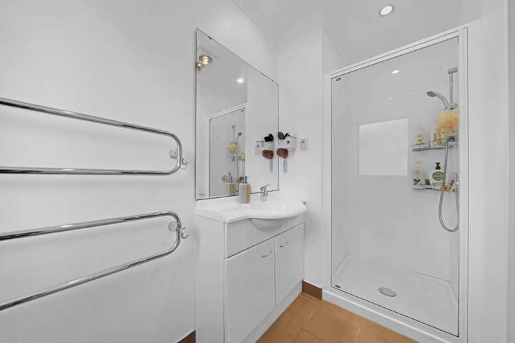 24 Nuneaton Drive Flat Bush_13