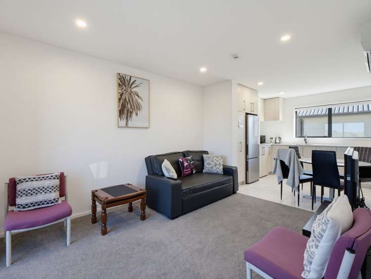 2/180 Marine Parade_4