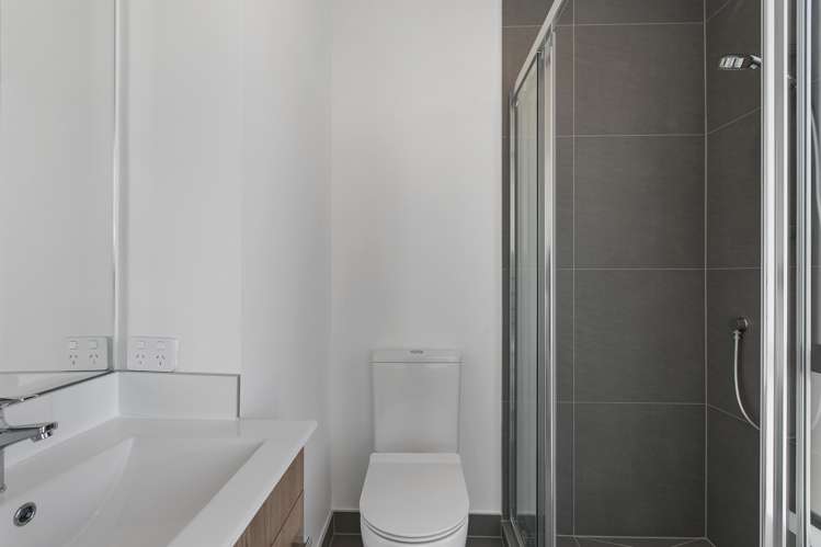 2/4 Glen Atkinson Street Saint Heliers_15