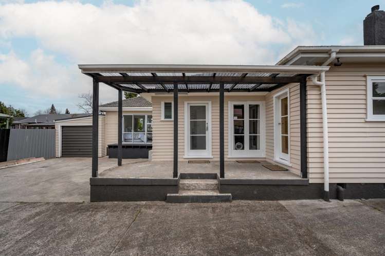 35 Lake Crescent Hamilton Lake_17