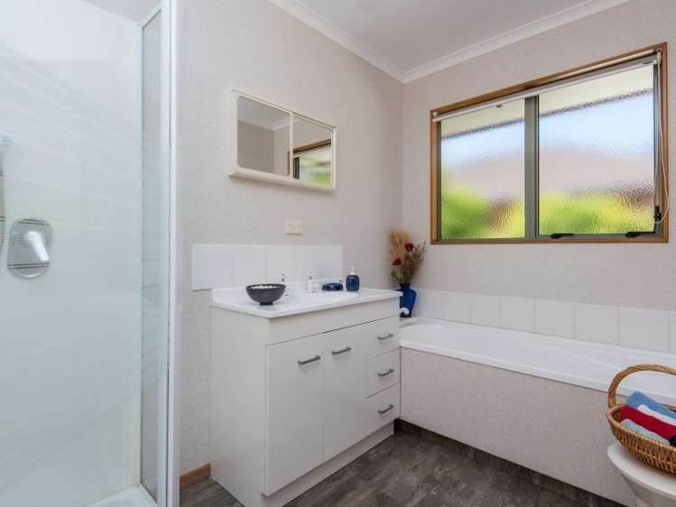 14 Idesia Grove Richmond_16