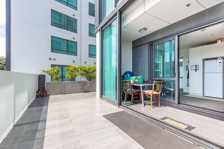 111/2 Dockside Lane Auckland Central_3