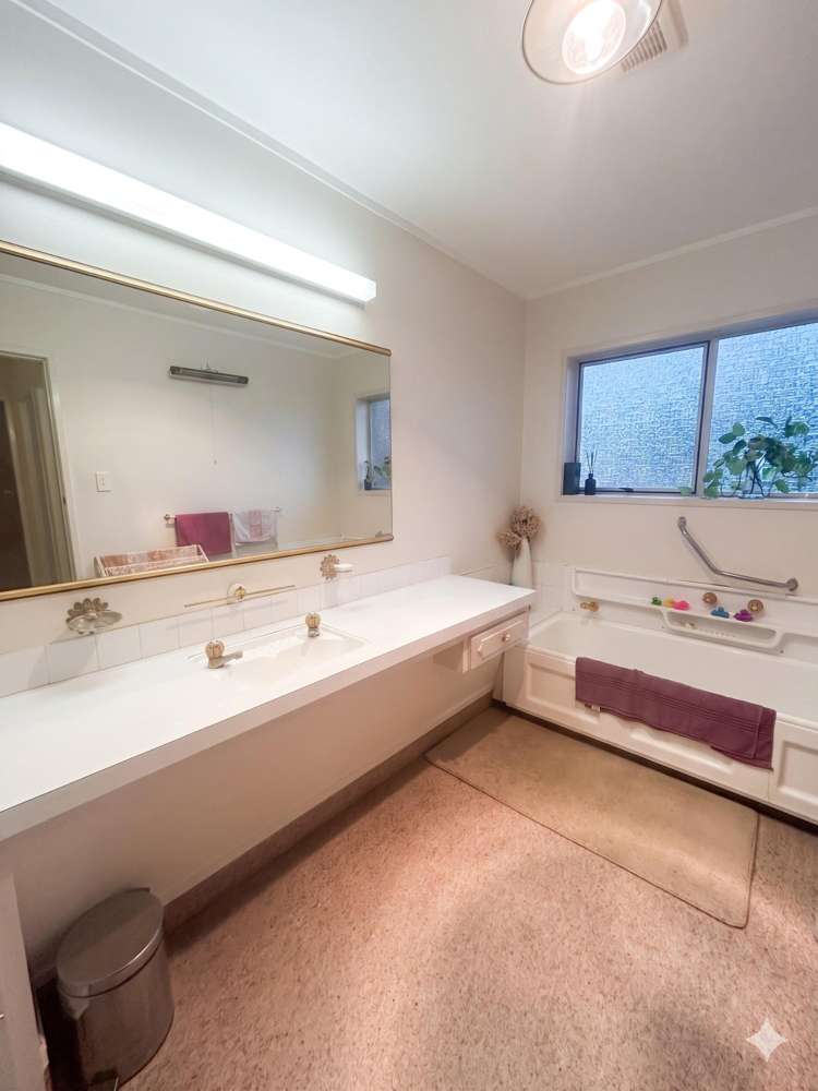  21 Mayfair Place Westown_7