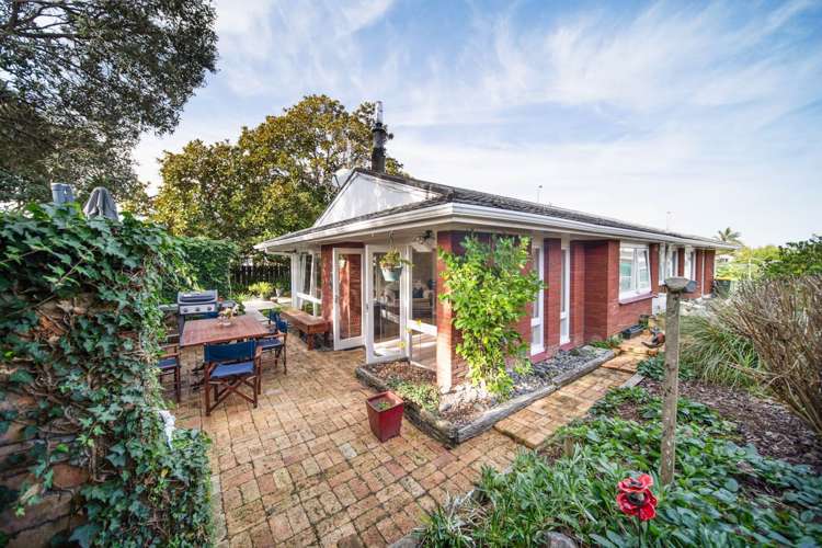 46 Meadway Sunnyhills_12