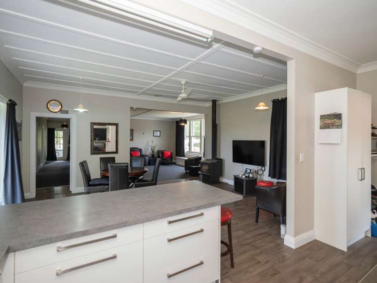 2532 Lake Ferry Road Pirinoa_6