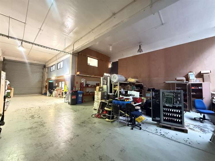 2/5B Lower Tyers Road Ngauranga_1