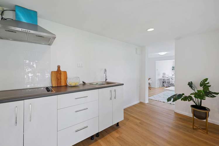 13 Seymour Road Mellons Bay_22