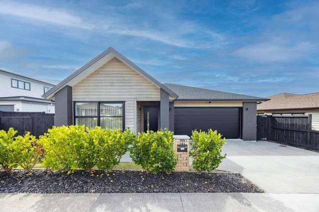 STYLISH * GREAT LOCATION  * FAMILY HOME