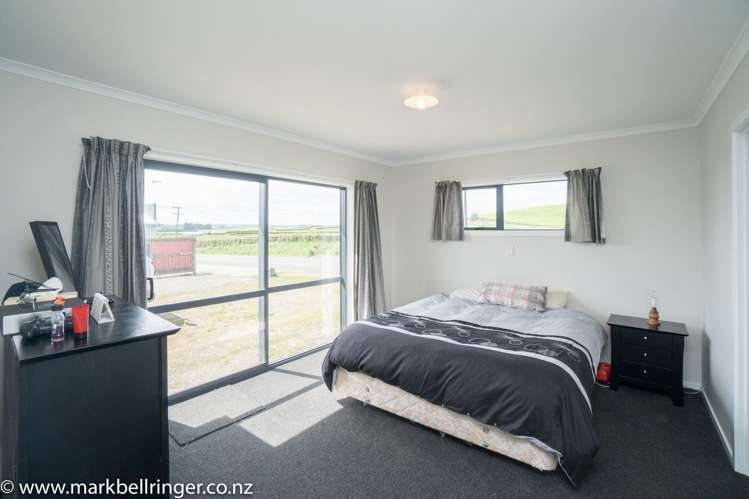 851 East Road Stratford_11