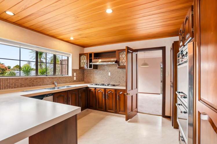 11 Wairata Place Te Atatu South_6