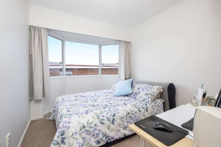 174 Royal Road Massey_11