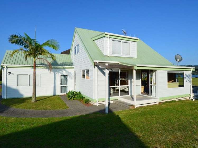 8 Ajax Head Pauanui_1