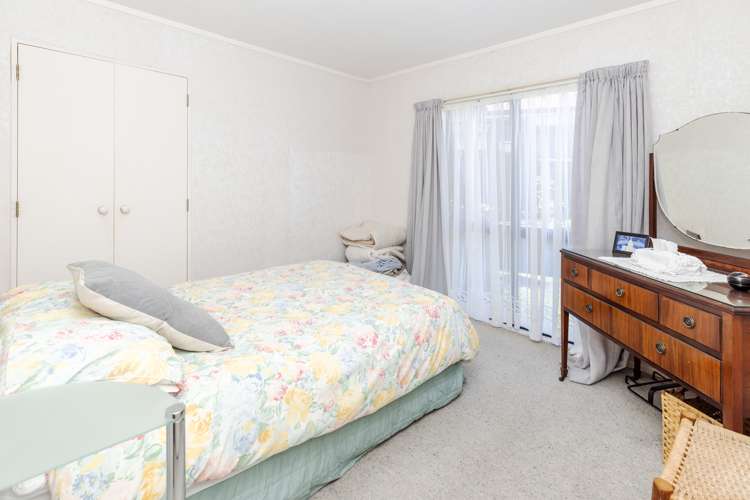 56 Lansdowne Crescent Glenview_16