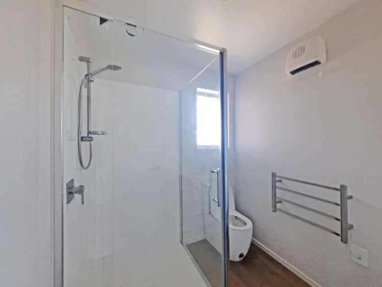 2 Monarch Drive 11103_6