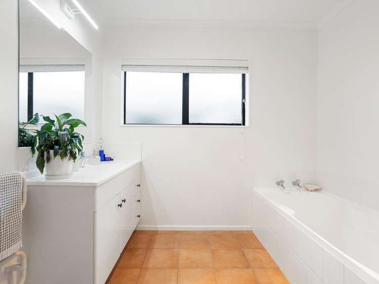 64 Bouverie Crescent Flagstaff_17