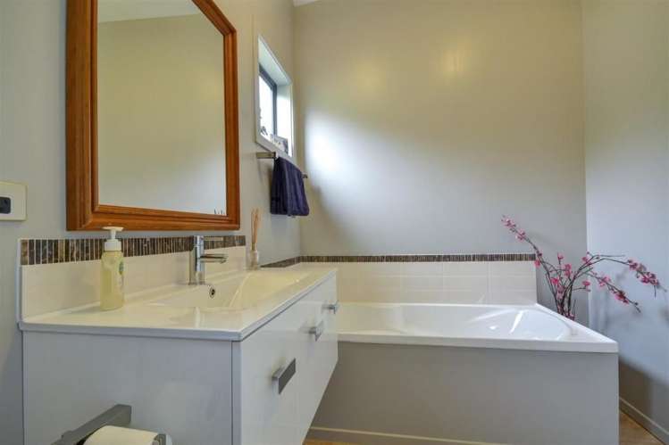 630 Peninsula Road Kelvin Heights_13