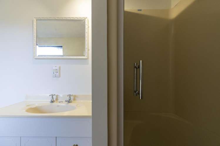 85 Rifle Range Road Central_13