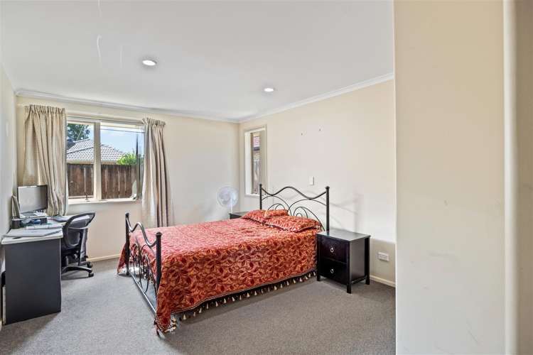 221 Old Farm Road Hamilton East_10