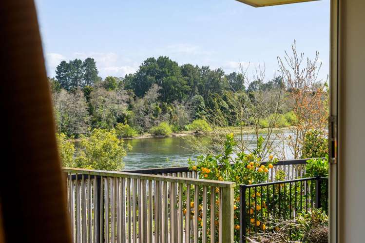 807 + 807a River Road Chartwell_11