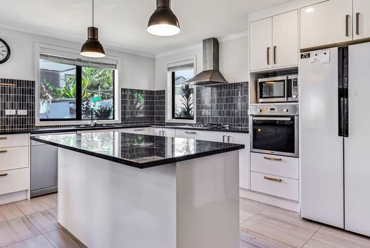 35 Cabourne Drive Glenview_7