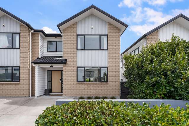 Sun-Filled, Low-Maintenance 3 Bed